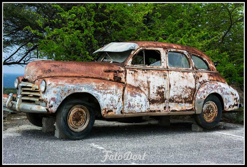 Staré rozbité auto